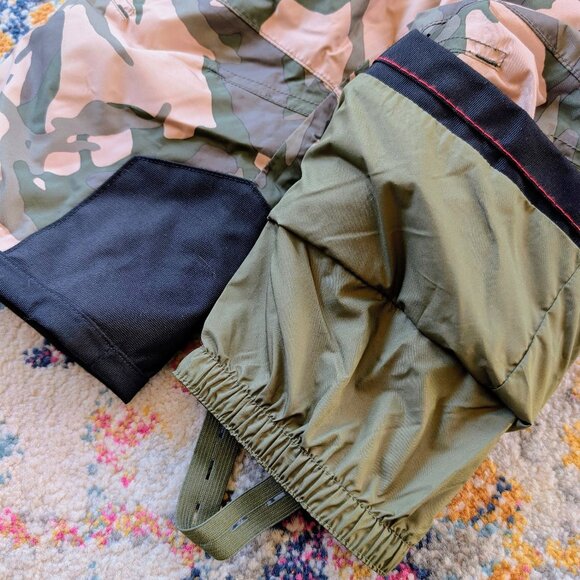 THE NORTH FACE | "Snowquest" Insulated Toddler Bib | Taupe Green Camo Print - Picture 8 of 11